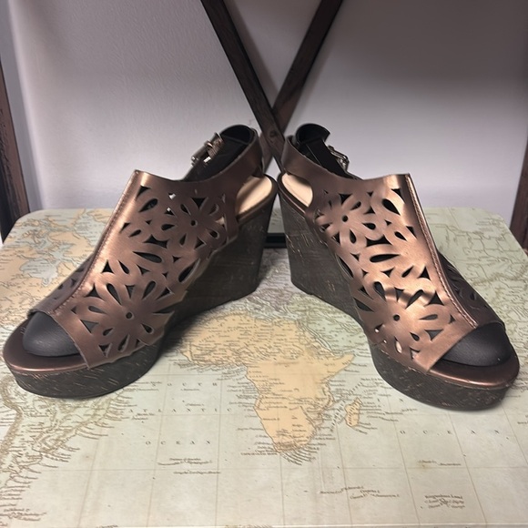 Nine West Dark Bronze Floral Sandals - Picture 6 of 8